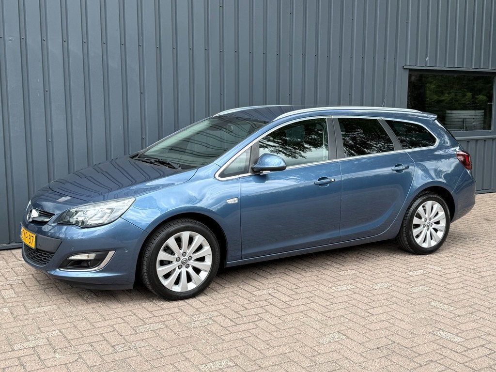 Opel Astra Sports Tourer 1.4 Turbo Cosmo AUTOMAAT!/1E EIG!/, Auto's, Opel, Euro 5, 15 km/l, Gebruikt, Zwart