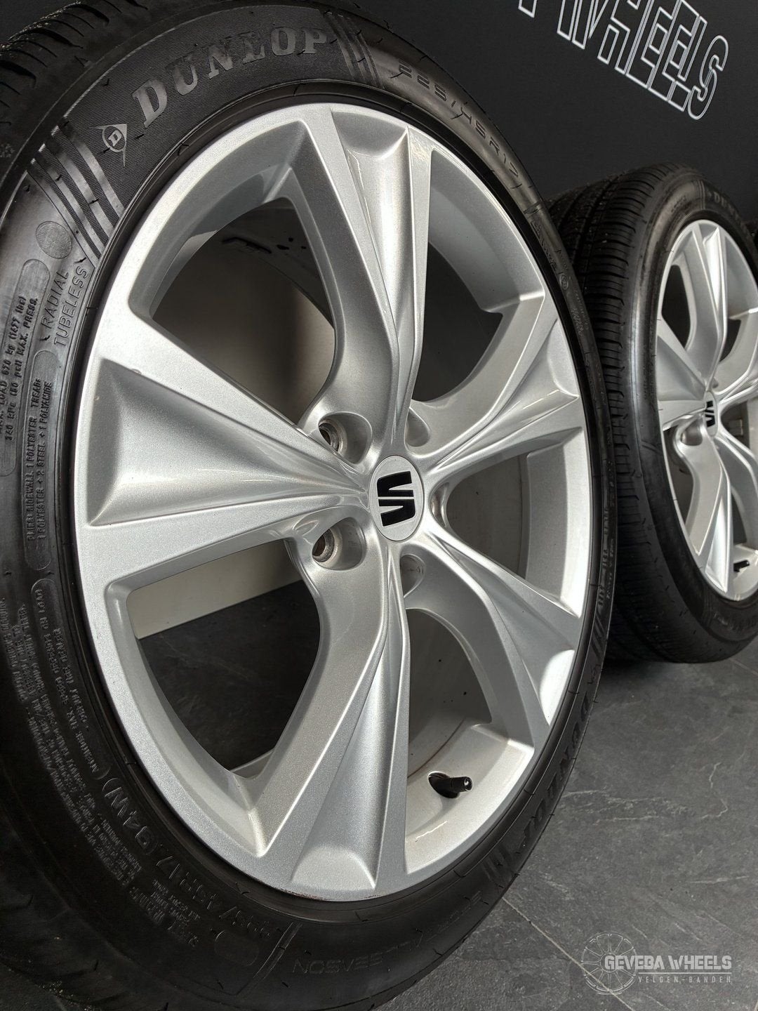 17” originele Seat Leon velgen + allseason banden 5x112  5FA, Gebruikt, -, -, Banden en Velgen