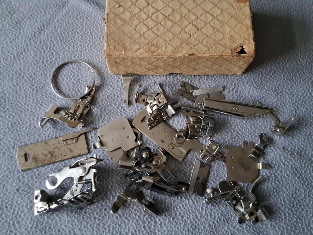 Antieke naaimachine accessoires, Ophalen of Verzenden