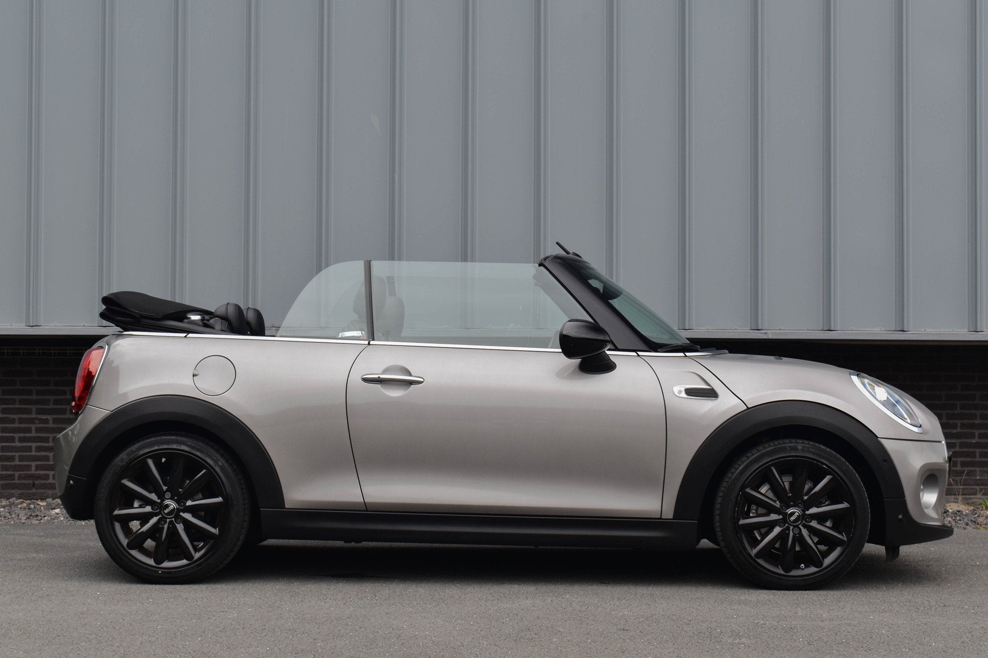 MINI Cabrio 1.5 Cooper Chili | UNIEK ! | Leder | NL Auto | C, Auto's, Dealer onderhouden, 136 pk, Gebruikt, Bedrijf