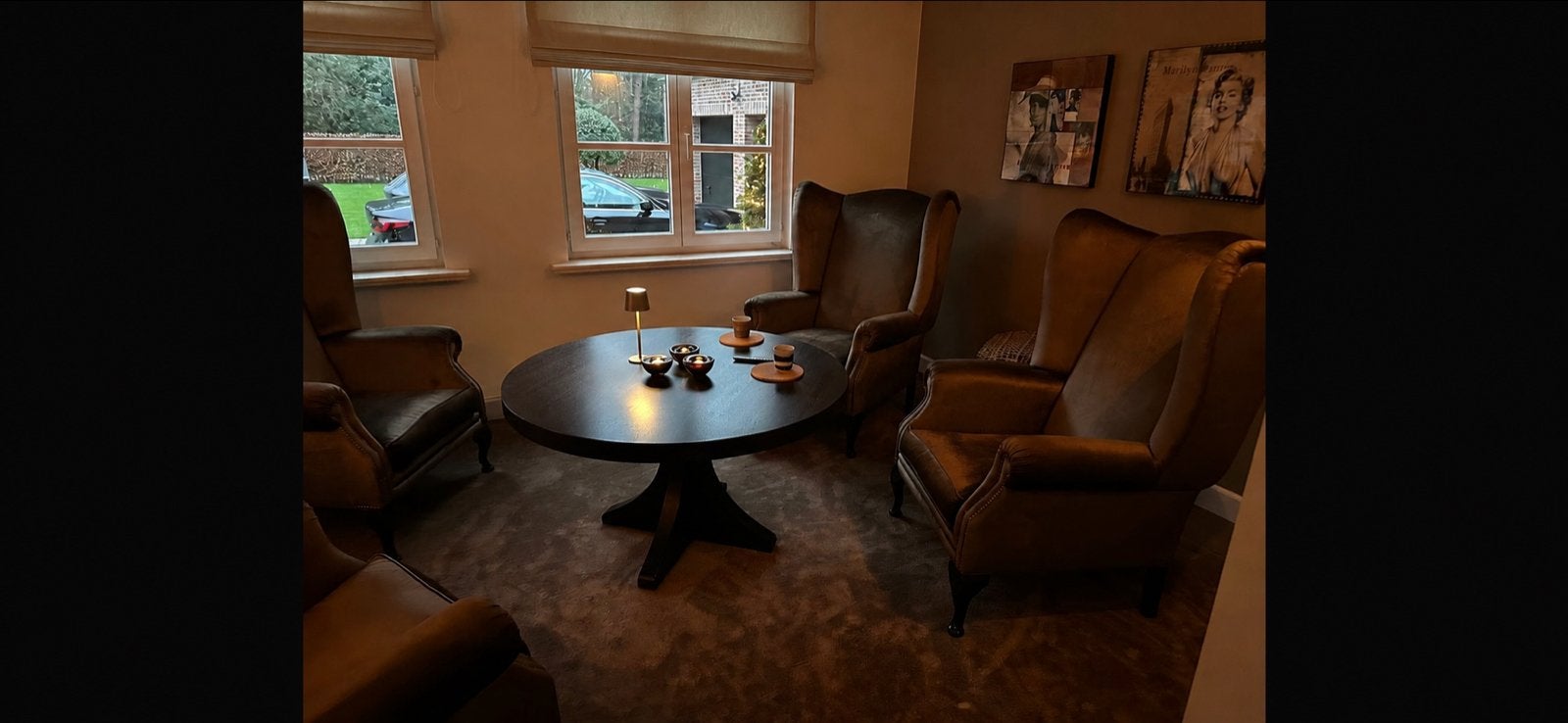Set van 4 Eric Kuster fauteuils met ronde tafel, Ophalen, Bruin, Zo goed als nieuw, Vier