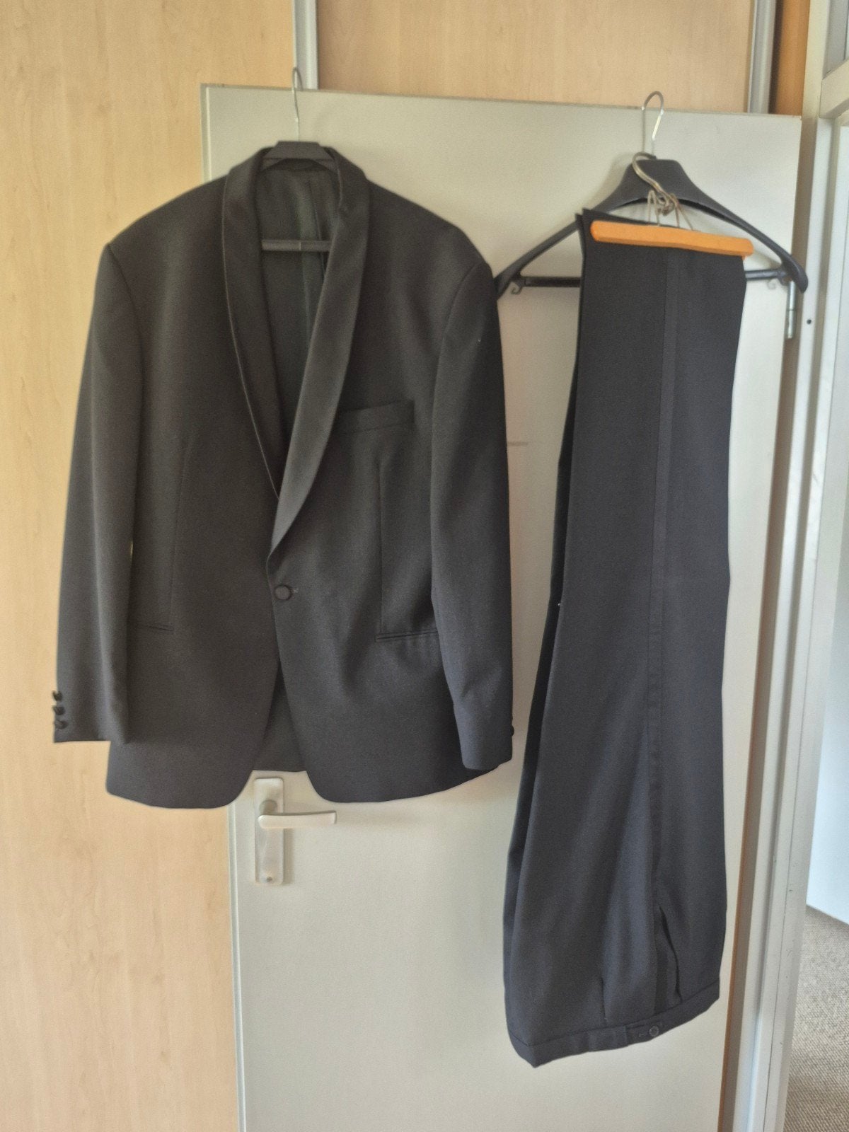 Smoking, zwart, maat 52 + 2 gilets en stropdas., Ophalen of Verzenden, Zo goed als nieuw, Maat 52/54 (L), Zwart