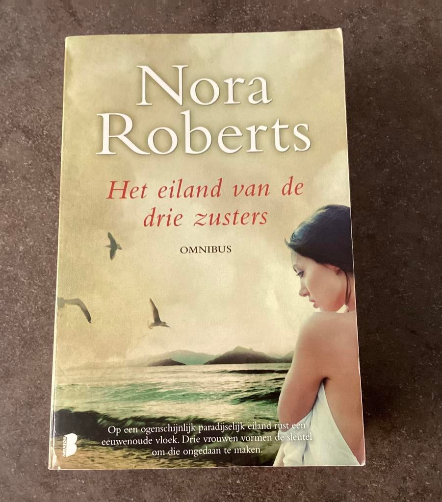 Het eiland van de drie zusters. Nora Roberts, Boeken, Ophalen of Verzenden, Zo goed als nieuw