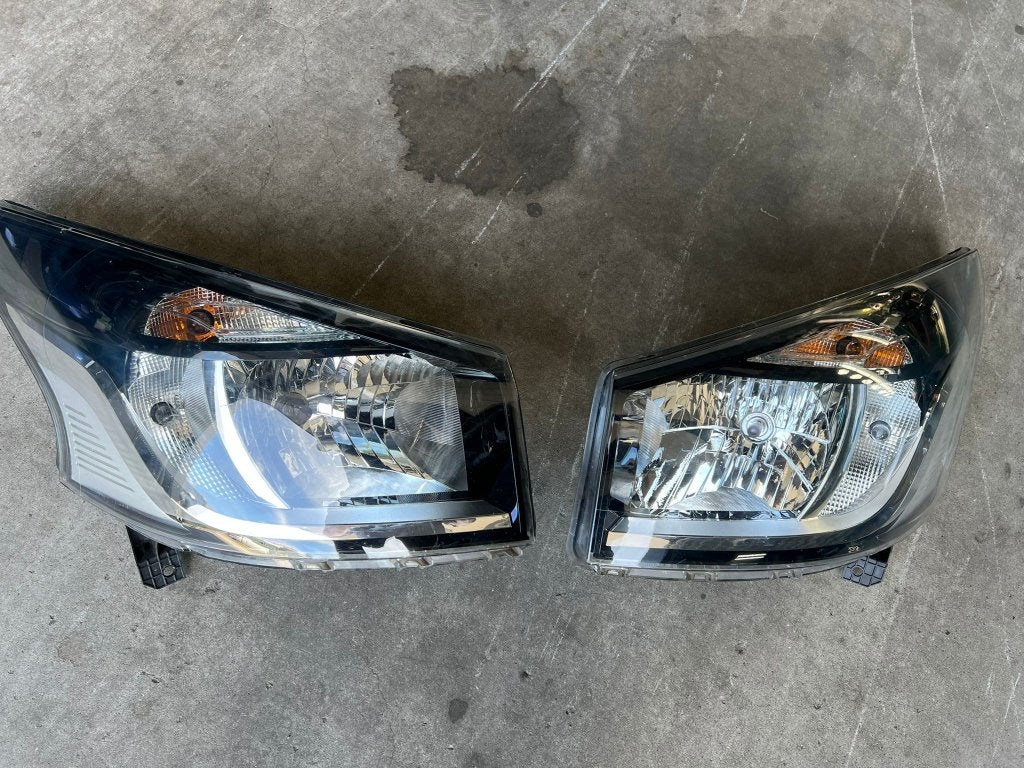 koplamp trafic vivaro links 260608912r rechts 260105469r, Niet ingevuld, Gebruikt, Niet ingevuld, Niet ingevuld