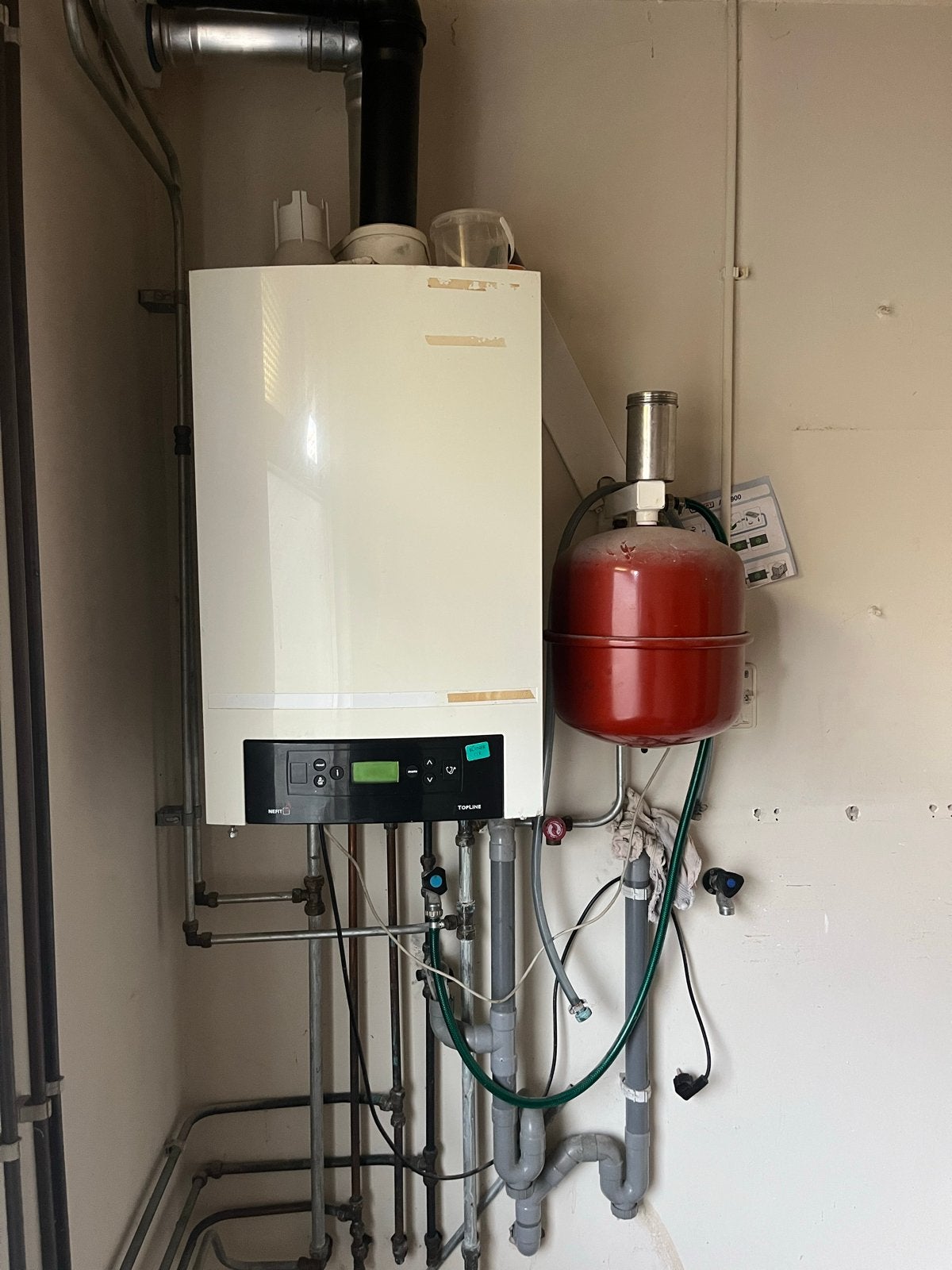 2 gebruikte CV-ketels: Bosch en Nefit - Mag weg!, Doe-het-zelf en Verbouw, Ophalen of Verzenden, Gebruikt, Cv-ketel of Combi-ketel