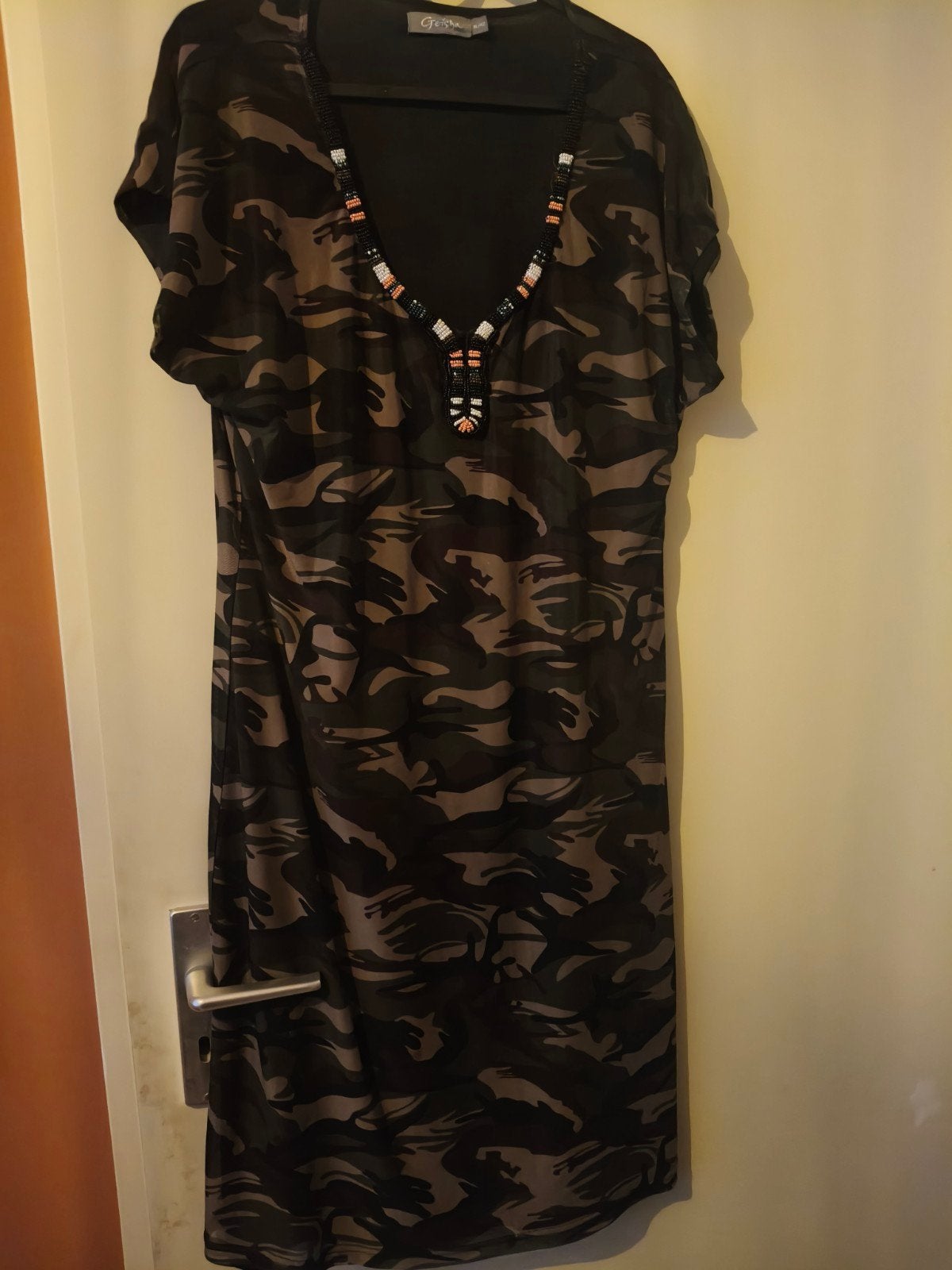 Geisha camouflage jurk met onderjurk en kralen xl/42, Maat 38/40 (M), Geisha, Meerkleurig, Ophalen of Verzenden