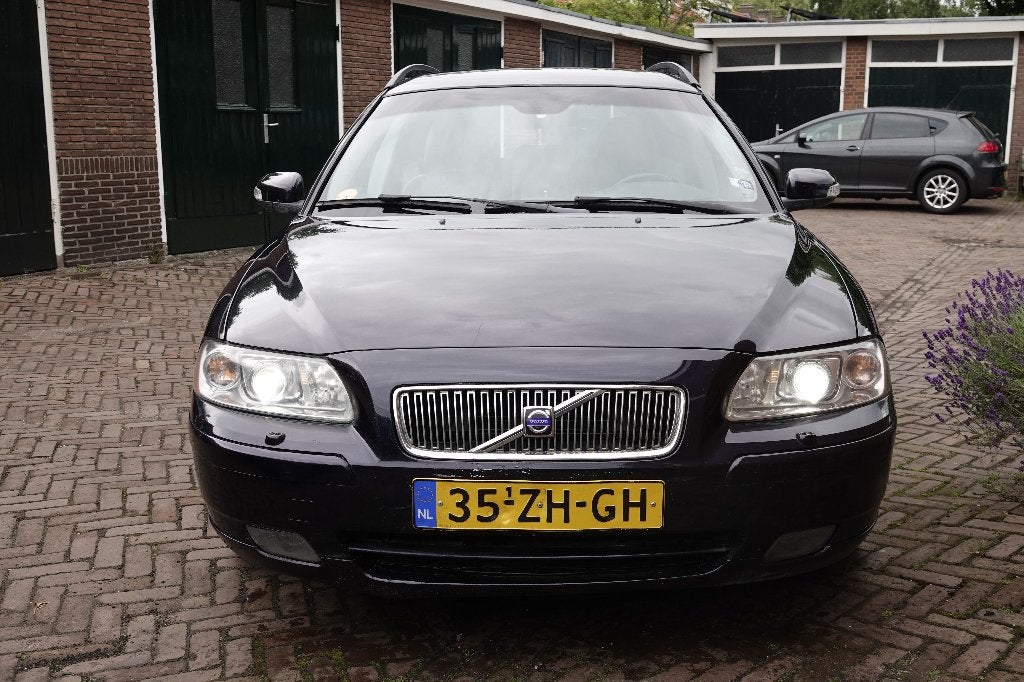 Volvo V70 2.4 D5 136KW Geartronic 2008 Blauw, Auto's, 1800 kg, Blauw, Diesel, 168 €/maand