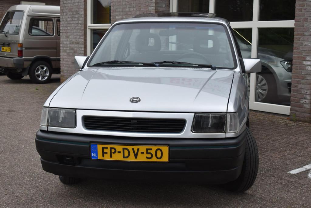 Opel Corsa 1.2i City 120dkm NLauto Weinig eigenaren, Auto's, Gebruikt, 4 cilinders, Handgeschakeld, Grijs