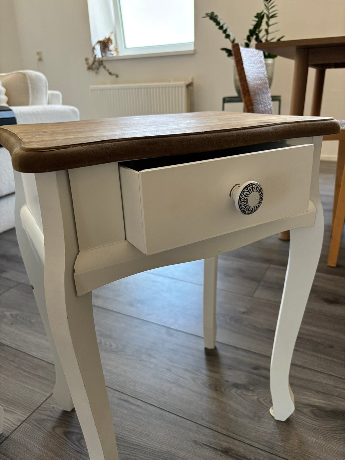 Twee identieke nachtkastjes wit met hout, Huis en Inrichting, Tafels | Sidetables, 50 tot 100 cm, Ophalen of Verzenden, Zo goed als nieuw
