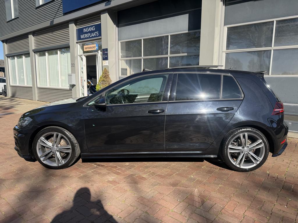 Volkswagen Golf 1.5 TSI Highline Business R ACT PANO DigiDas, Stof, 4 cilinders, 150 pk, Zwart