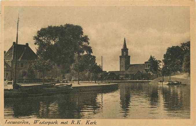 301-119-003 Leeuwarden Westerpark met Kerk, Verzenden, Voor 1920, Friesland