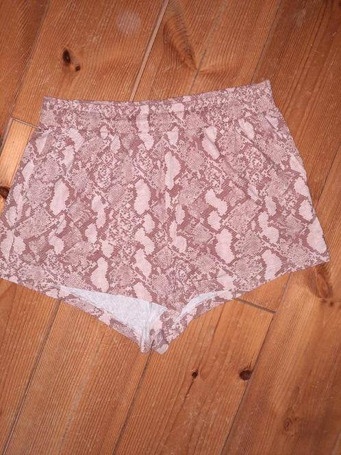 h&m shorts broek slangen snake print M, Ophalen of Verzenden, Zo goed als nieuw, Kort