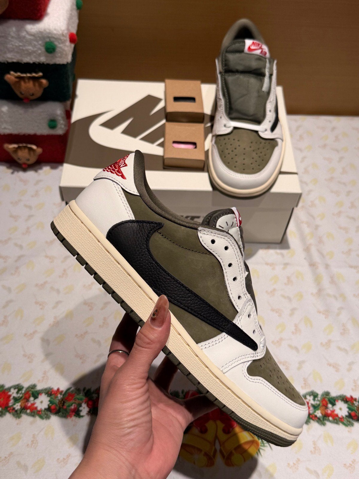 Travis Scott x Air Jordan 1 Low OG “Olive”, Verzenden, Nieuw, Overige kleuren, Sneakers of Gympen