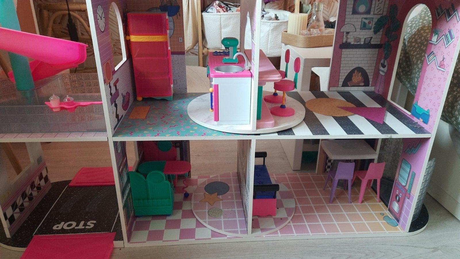 LOL Poppenhuis compleet met licht, geluid en meeneemhuis, Kinderen en Baby's, Speelgoed | Poppenhuizen, Ophalen