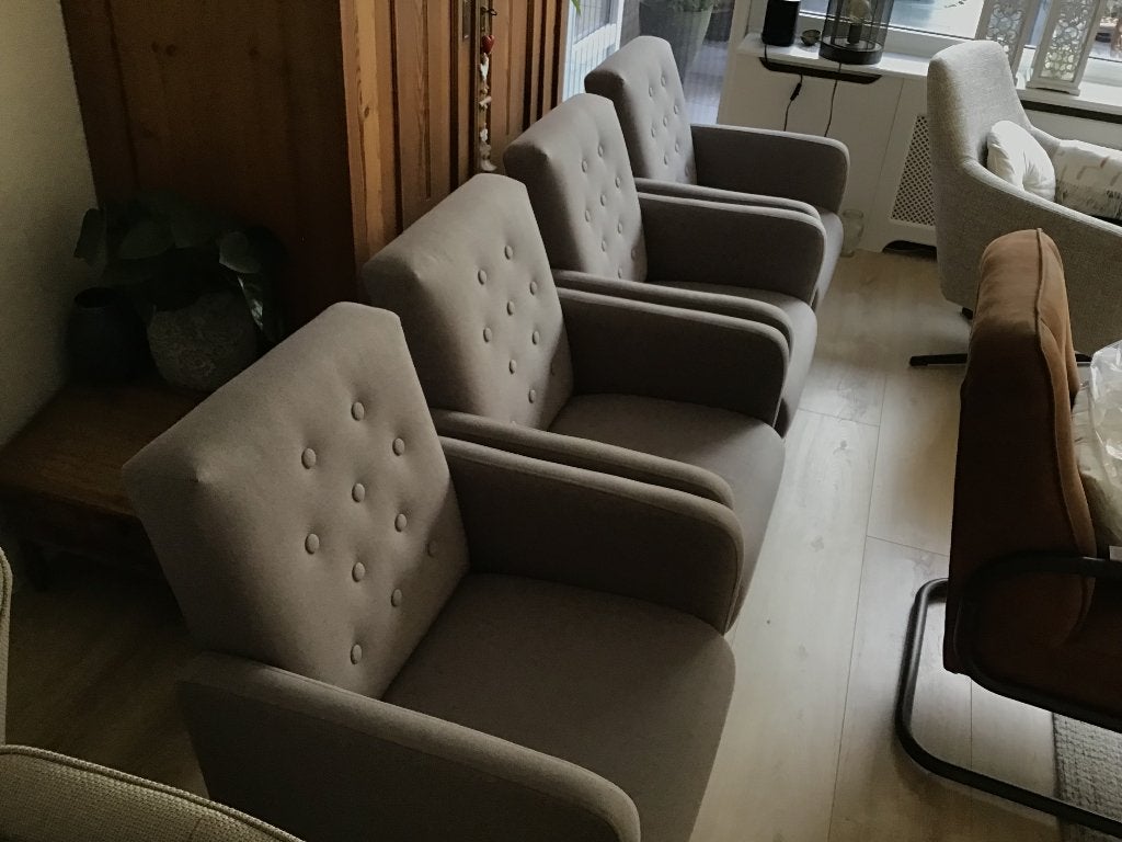 Te koop eetkamerstoelen kleur taupe, Ophalen, Overige kleuren, Zo goed als nieuw, Vier