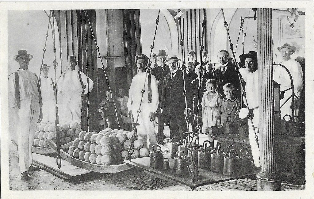 AK Alkmaar - Kaasmarkt, bij de Weegschaal, Verzenden, 1920 tot 1940, Ongelopen, Noord-Holland