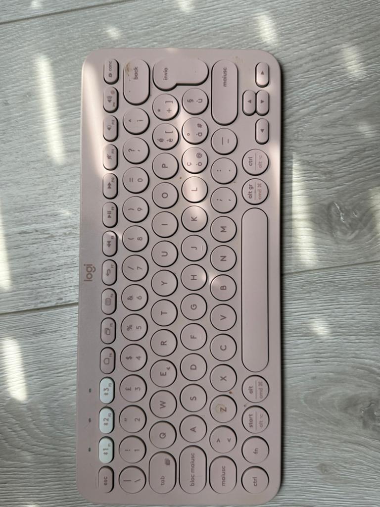 Logitech K380 Draadloos Toetsenbord - Roze, Computers en Software, Toetsenborden, Ophalen of Verzenden, Azerty, Zo goed als nieuw
