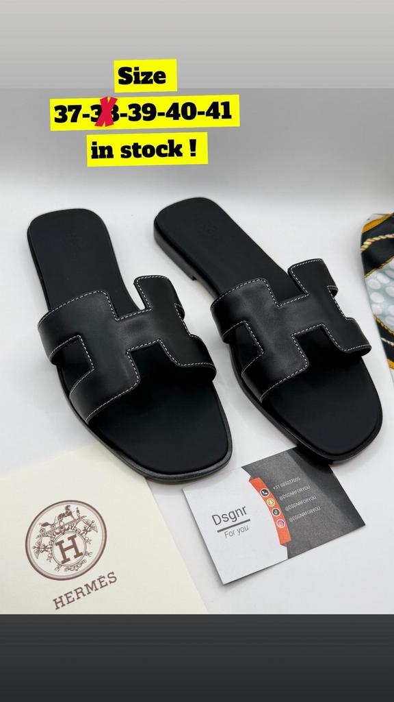 Hermes Slippers - Diverse Maten en Kleuren, Ophalen of Verzenden, Zo goed als nieuw, Zwart, Slippers