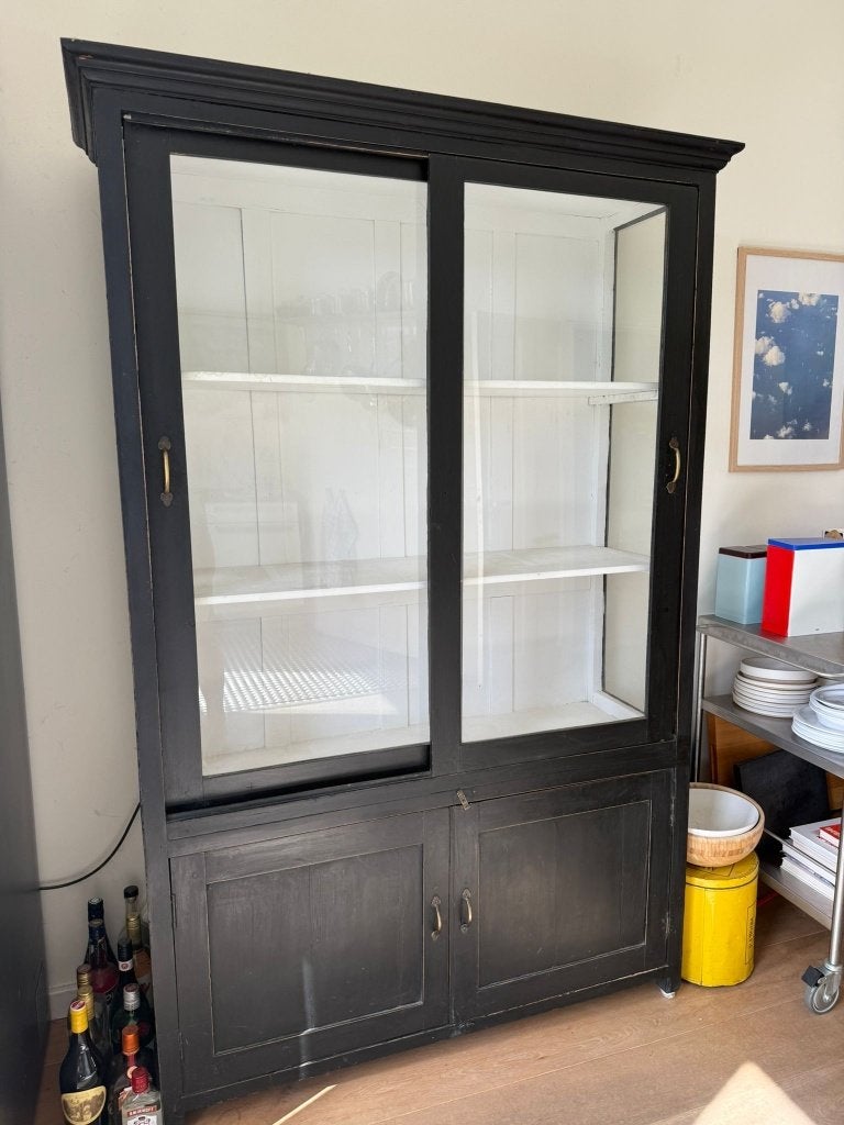 Vintage vitrinekast met glazen schuifdeuren, Huis en Inrichting, Ophalen, Gebruikt, 200 cm of meer, 150 tot 200 cm