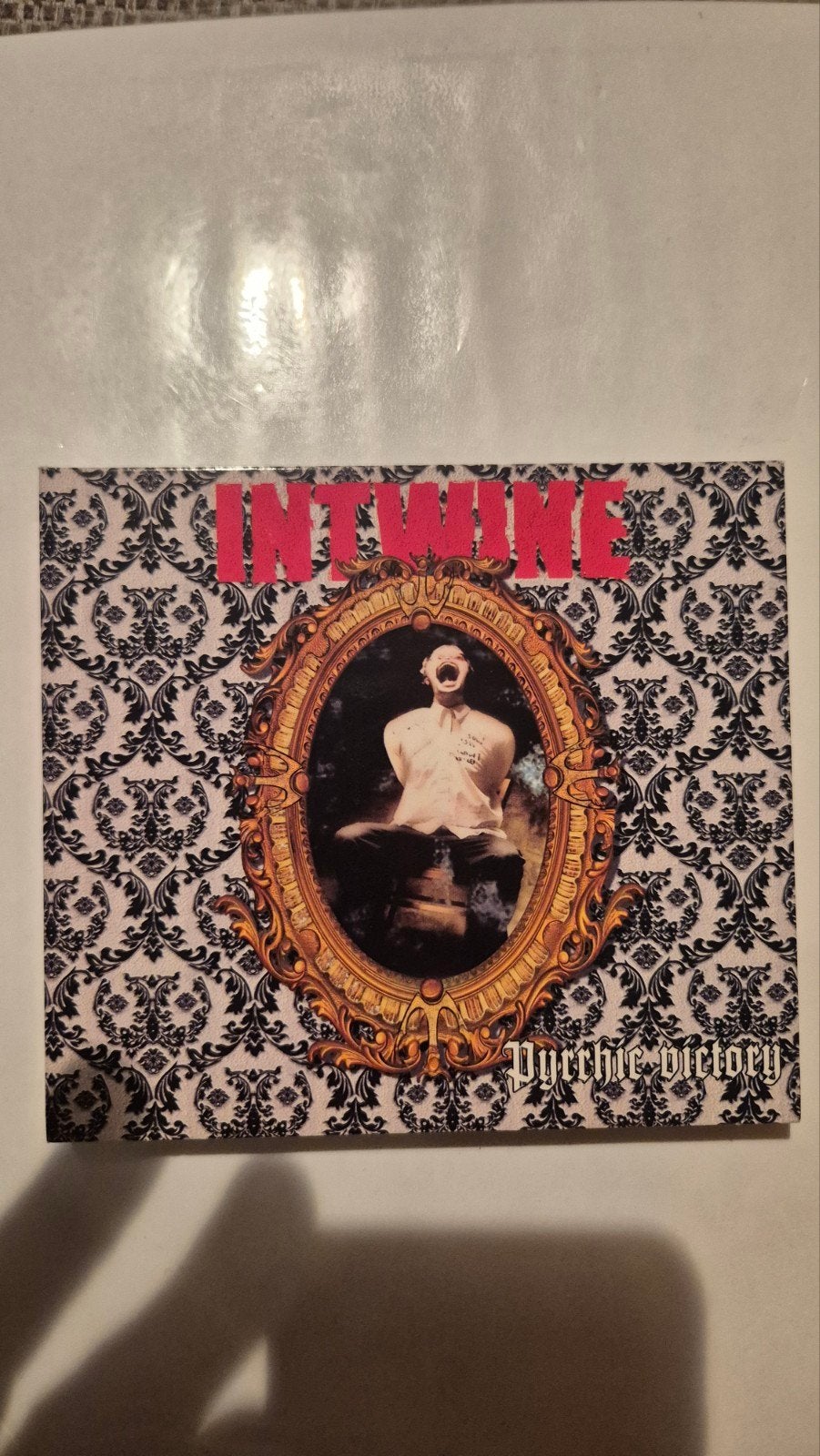 Intwine - Pyrrhic victory. Cd + dvd. 2006, Cd's en Dvd's, Ophalen of Verzenden, Gebruikt