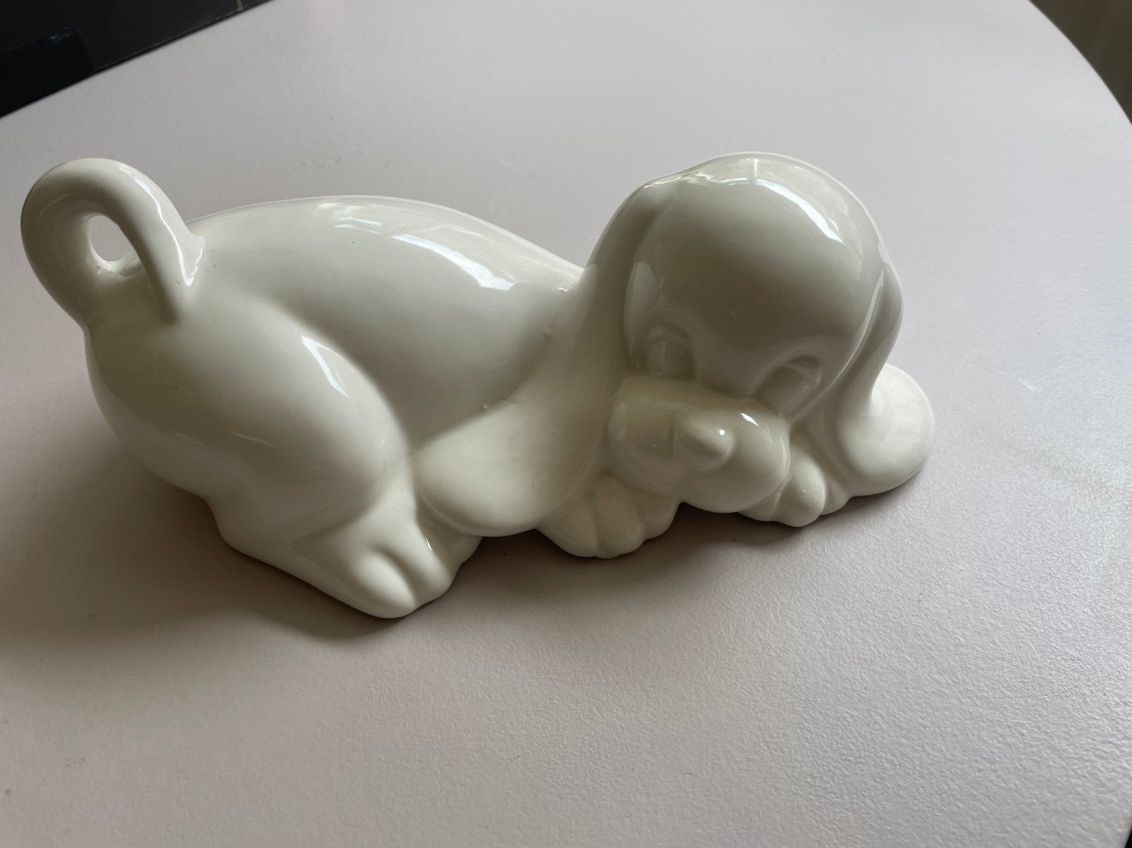 Honden beeldje liggend, Verzamelen, Ophalen of Verzenden, Zo goed als nieuw, Dier