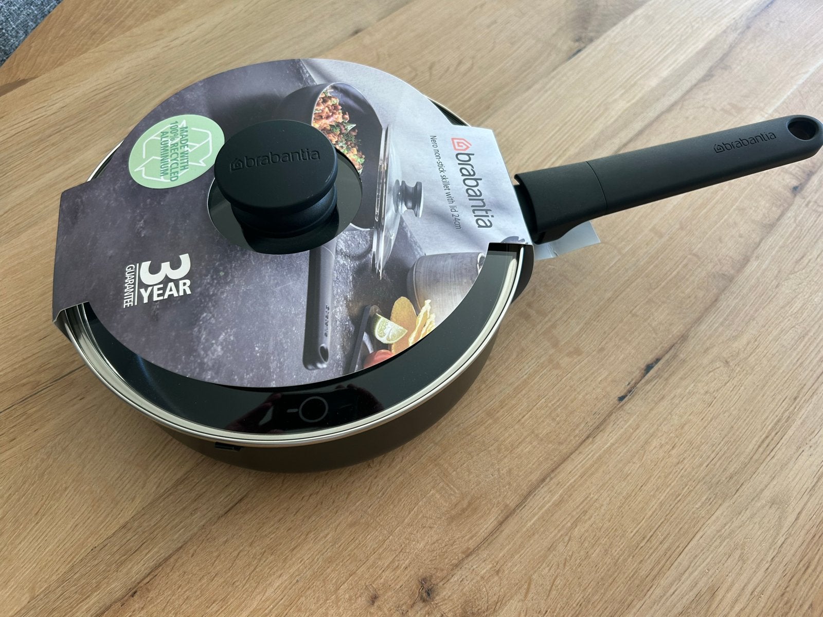 Brabantia Nero Koekenpan 24cm met deksel - PFAS-vrij, Koekenpan, Antiaanbaklaag, Ophalen of Verzenden, Nieuw