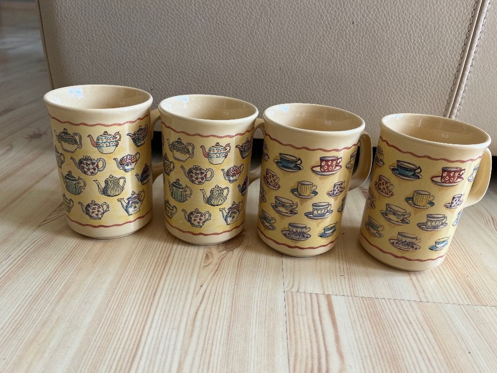 Set van gezellige Thee bekers/mokken!, Gebruikt, Vintage, Ophalen of Verzenden, Kop(pen) en/of Schotel(s)