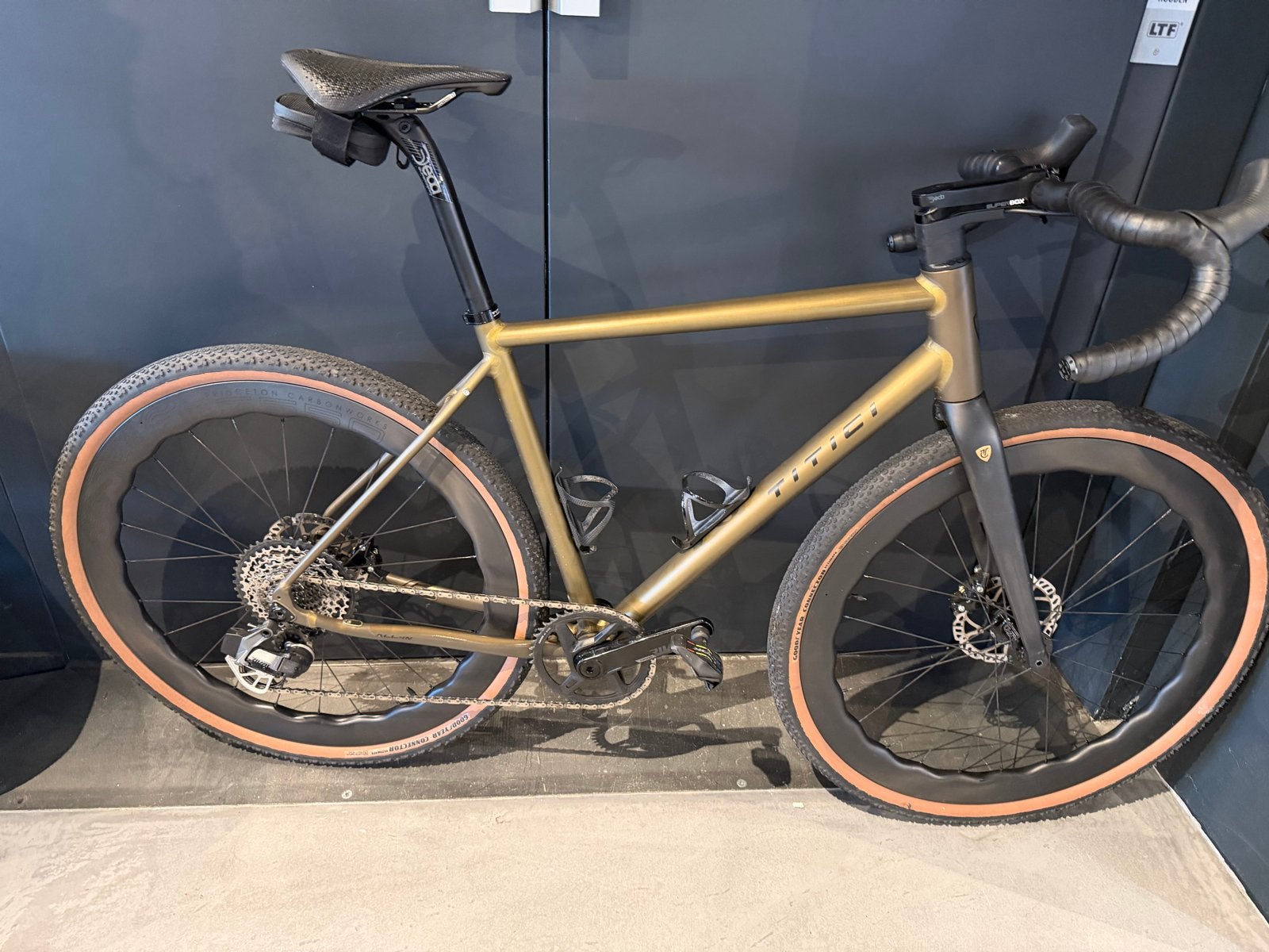 Titici Aluminium Gravelbike met Princeton Dual Wielen, 28 inch, Zo goed als nieuw, Meer dan 20 versnellingen, Schijfrem