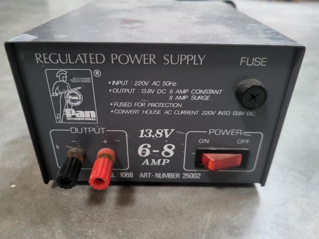 Geregelde Voeding Pan International 13.8V 6-8A Power Supply, Telecommunicatie, Zenders en Ontvangers, Ophalen, Gebruikt