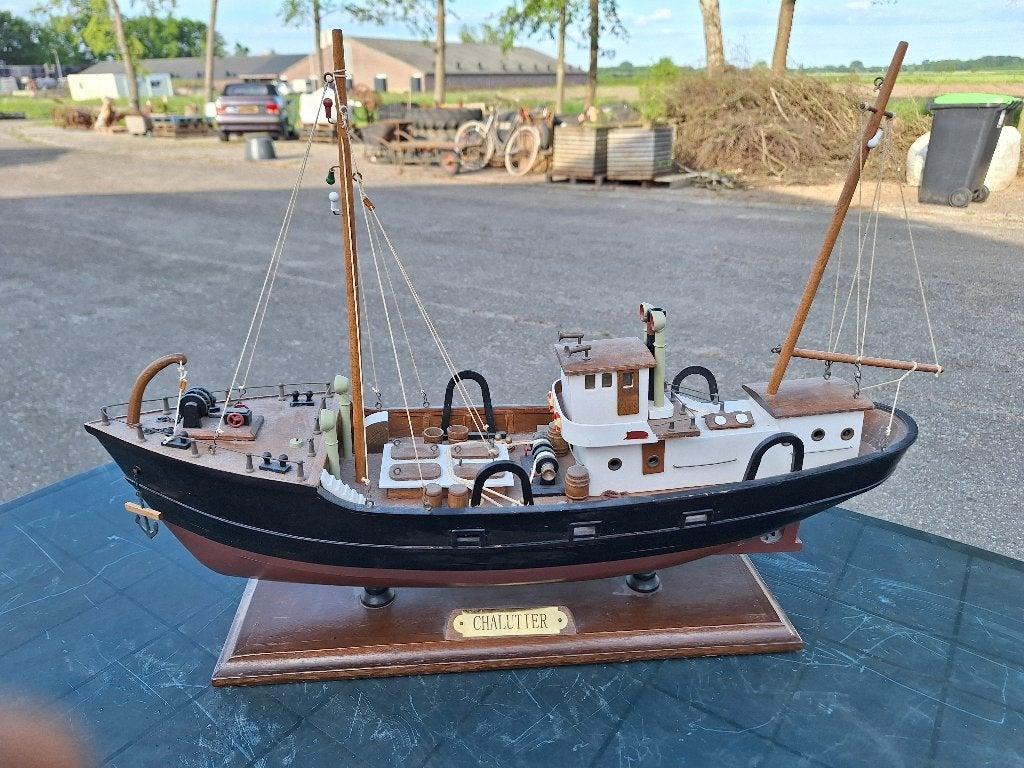 Gedetailleerd model van vissersboot 'Chalutier', Hobby en Vrije tijd, Modelbouw | Boten en Schepen, Ophalen, Zo goed als nieuw