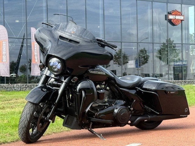 Harley-Davidson FLHXS Street Glide Special Vivid Black, Motoren, Toermotor, Laan van Vredenoord 33
2289 DA  Rijswijk ZH, NL, 1868 cc
