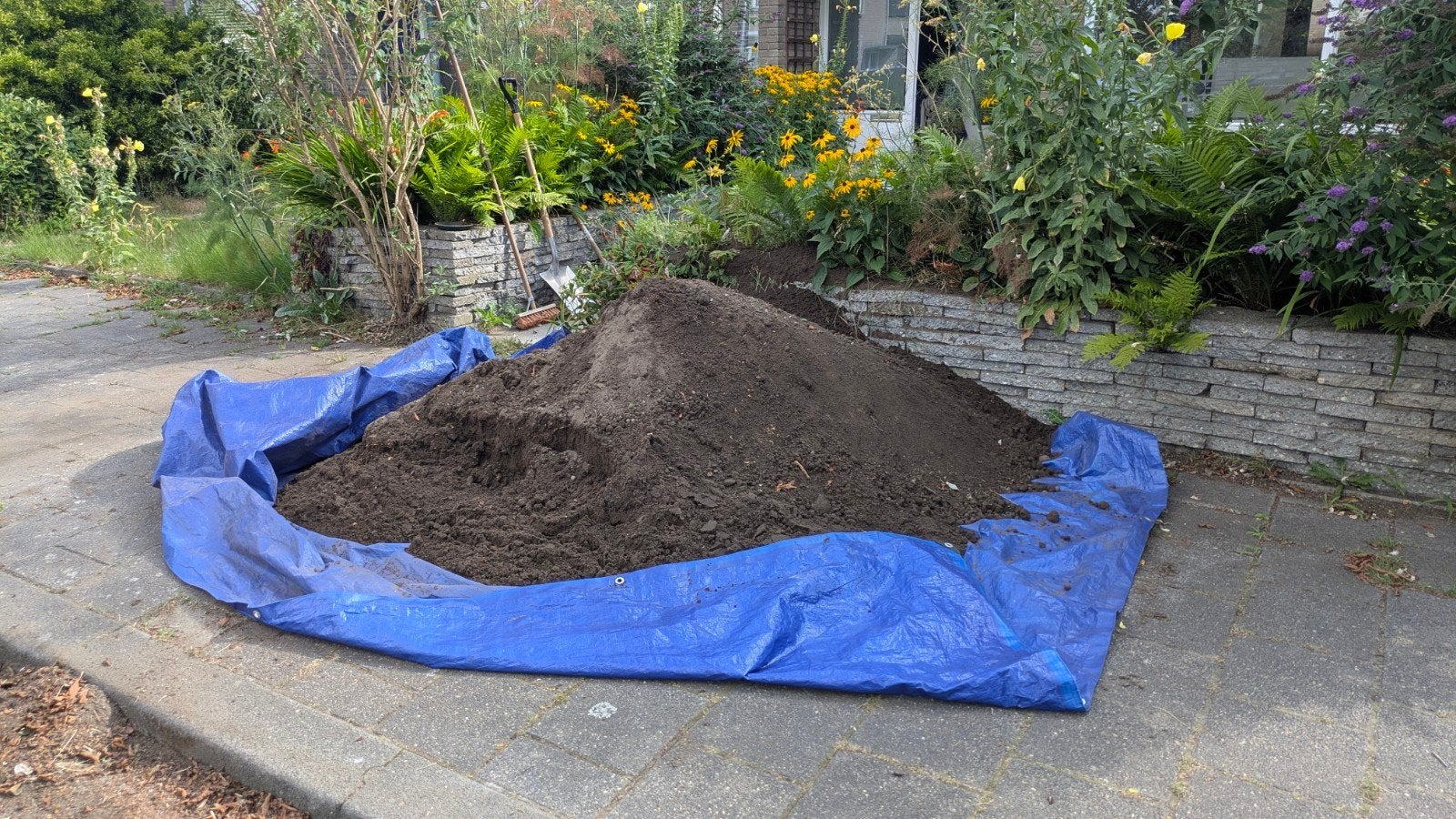 GRATIS zwarte grond (ongeveer 0,8 kuub/m3), Tuin en Terras, Aarde en Mest, Ophalen