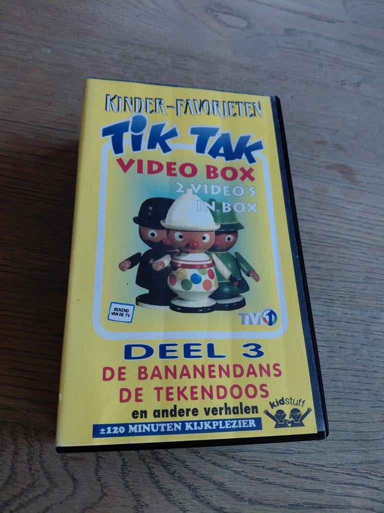 Tik Tak dubbel videoband box deel 3. Kidstuff., Cd's en Dvd's, VHS | Kinderen en Jeugd, Gebruikt, Alle leeftijden, Kinderprogramma's en -films