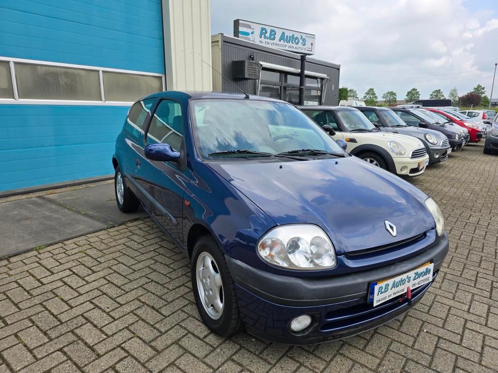 Renault Clio 1.4 RN 2000 Blauw, 74 pk, 31 €/maand, 4 cilinders, Blauw