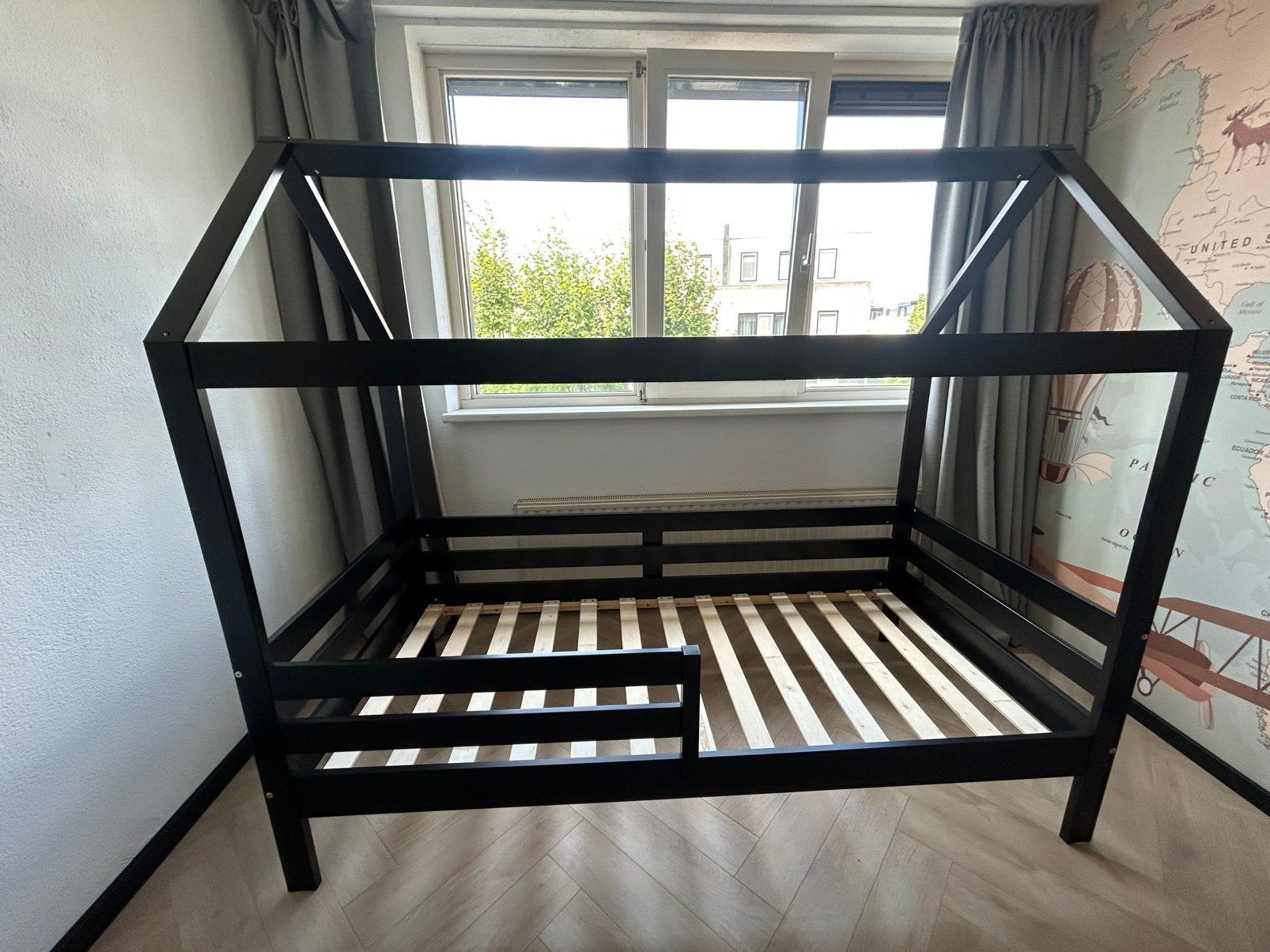 Houten huisbed zwart AMY 200x90 cm – Wehkamp Home, Huis en Inrichting, Slaapkamer | Stapelbedden en Hoogslapers, Eenpersoons, Ophalen of Verzenden