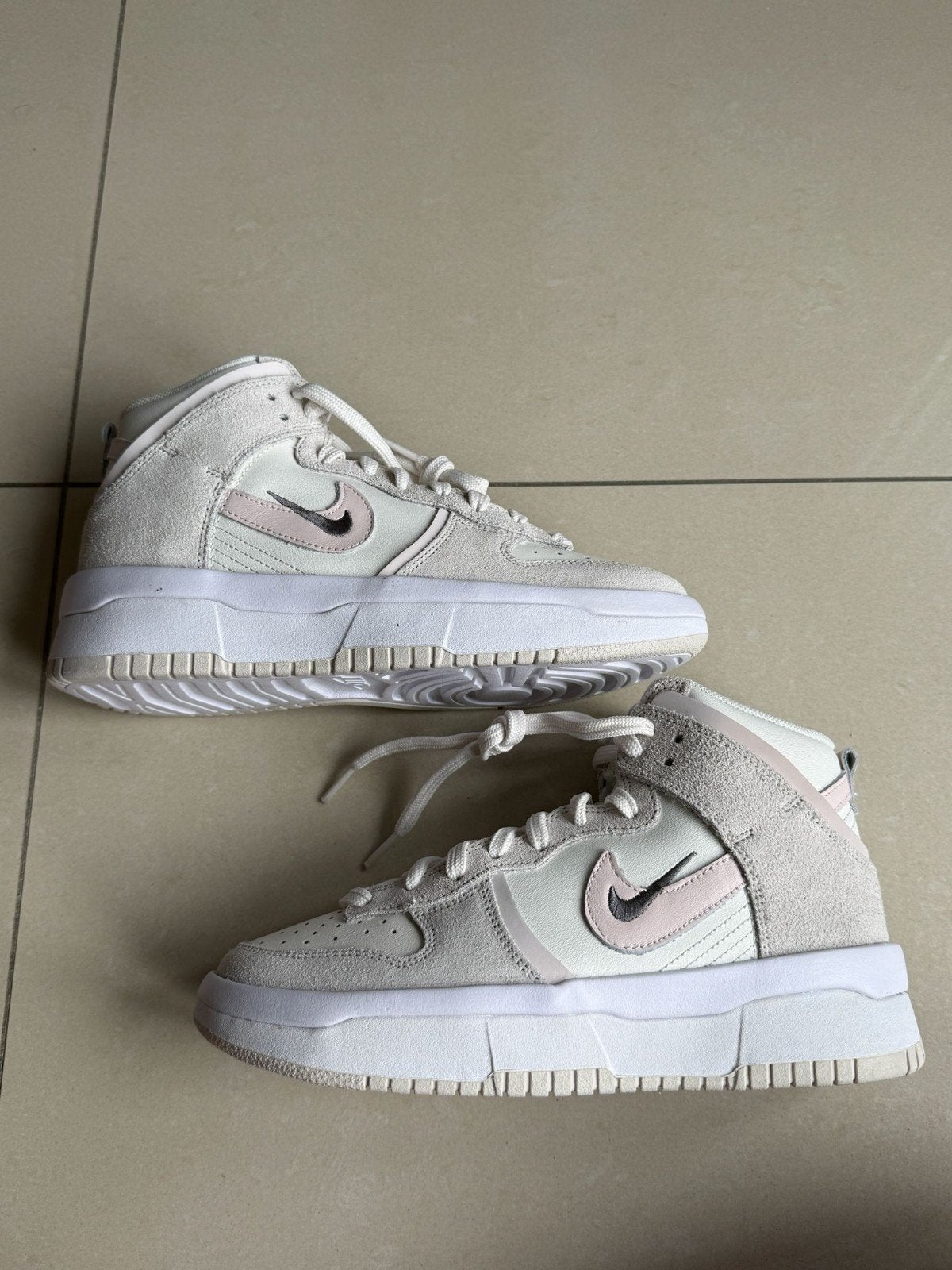 WMNS Nike Dunk High Up - Maat 39 dames, Ophalen, Zo goed als nieuw, Roze, Sneakers of Gympen