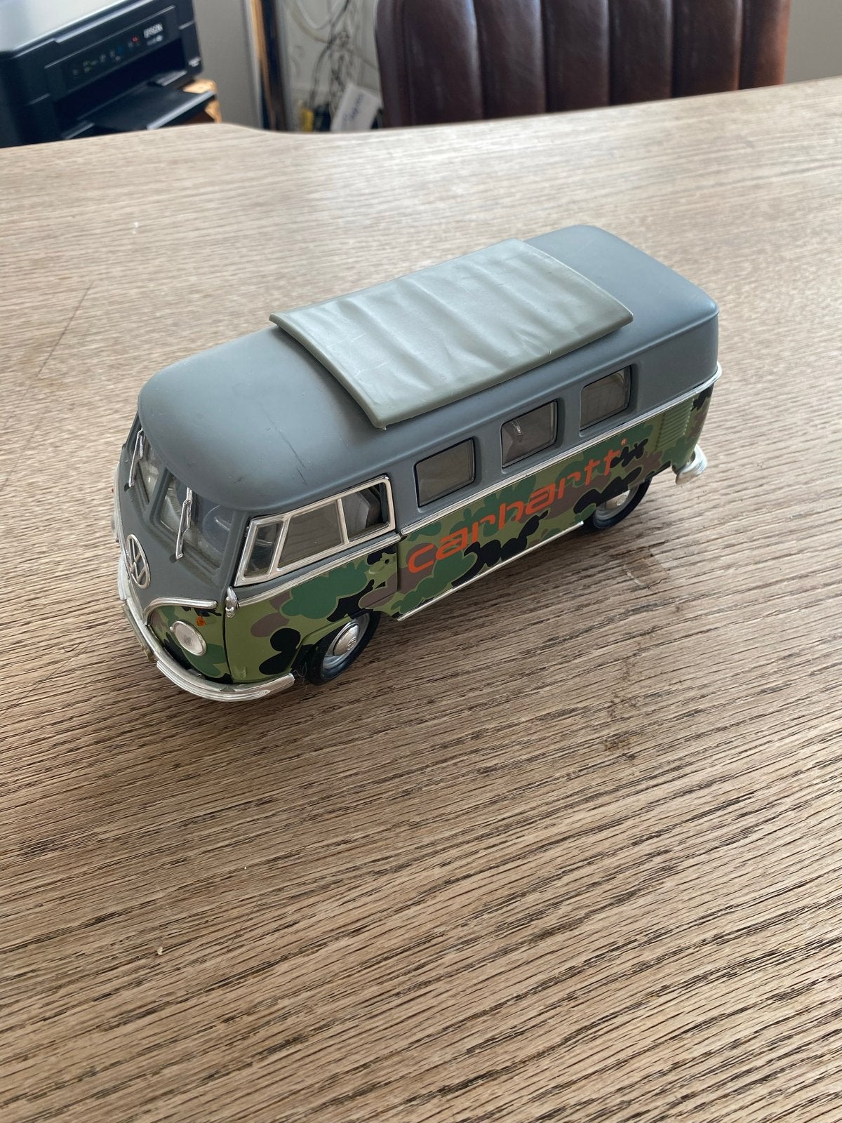 Volkswagen T1 Carhartt modelbusje - Schaalmodel, Hobby en Vrije tijd, Modelbouw | Auto's en Voertuigen, Overige merken, Auto, 1:32 tot 1:50