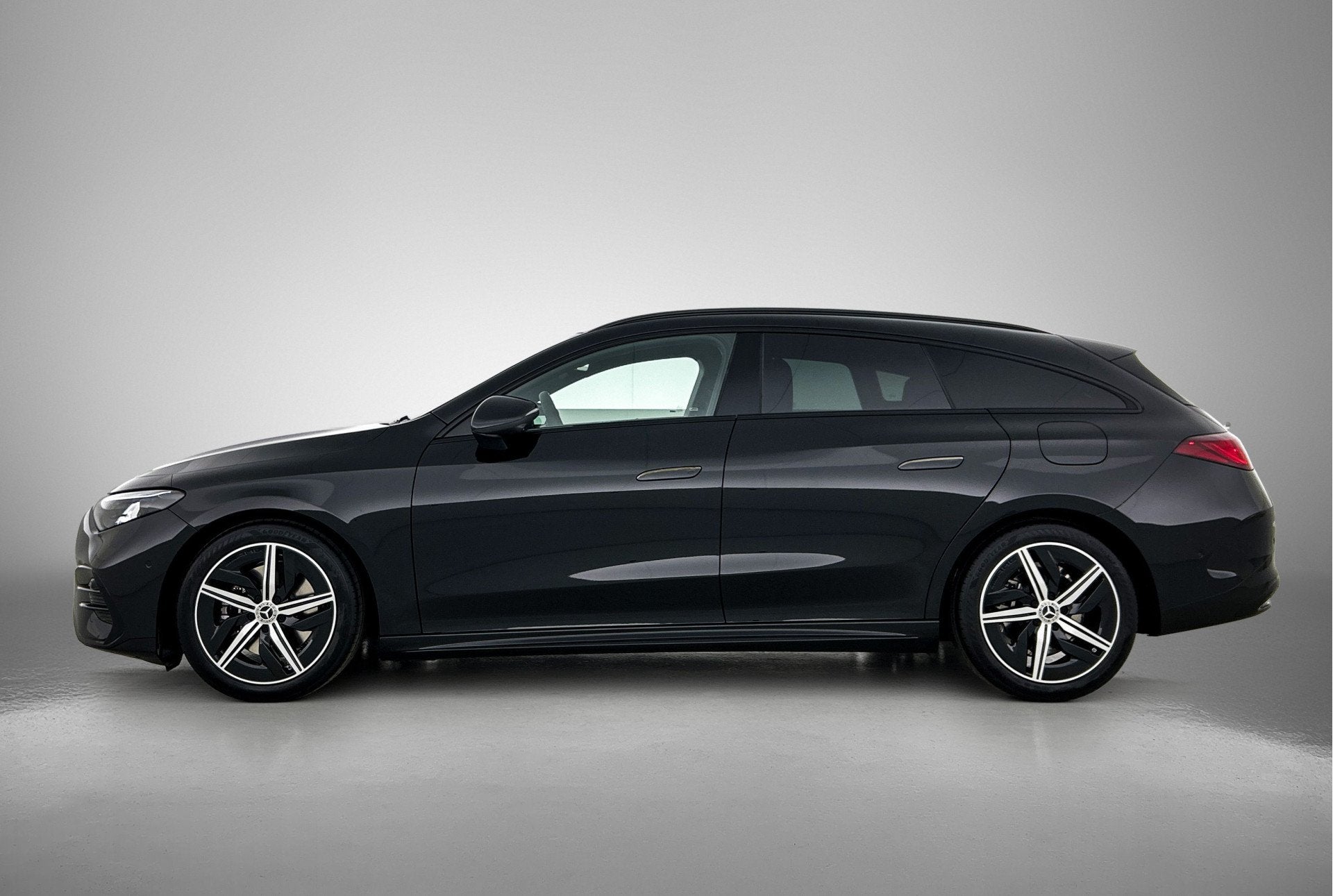 Mercedes-Benz CLA-Klasse Shooting Brake 200 Business Solutio, Auto's, Automaat, CLA, Achterwielaandrijving, 2065 kg