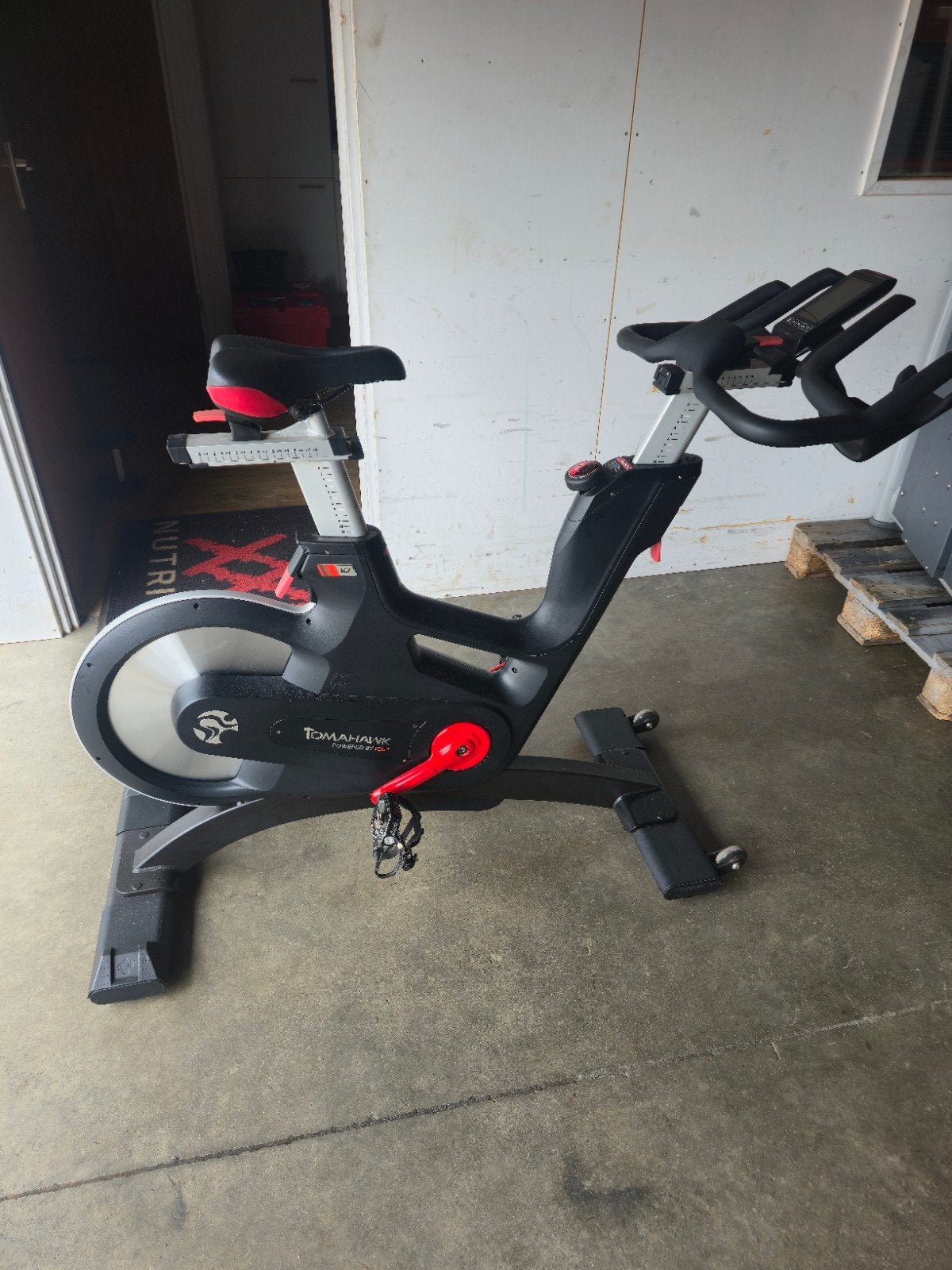 Tomahawk IC7 Indoor Cycle - Professionele Spinningfiets, Ophalen