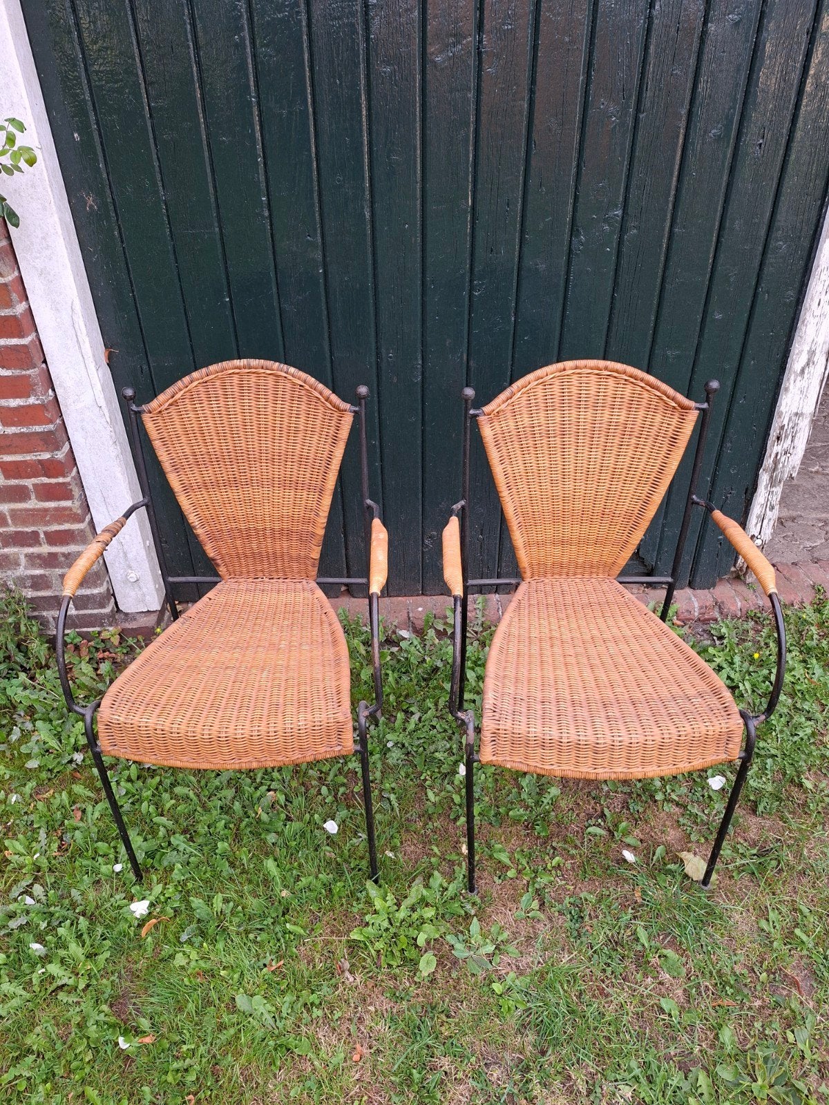gratis 2 metalen stoelen met rotan, Ophalen of Verzenden, Gebruikt