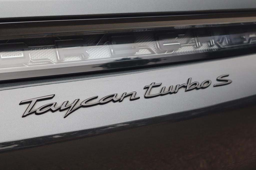 Porsche Taycan Cross Turismo Turbo S *Nieuwprijs € 202.452, Auto's, Porsche, Gebruikt, Startonderbreker, 4 stoelen, 93 kWh