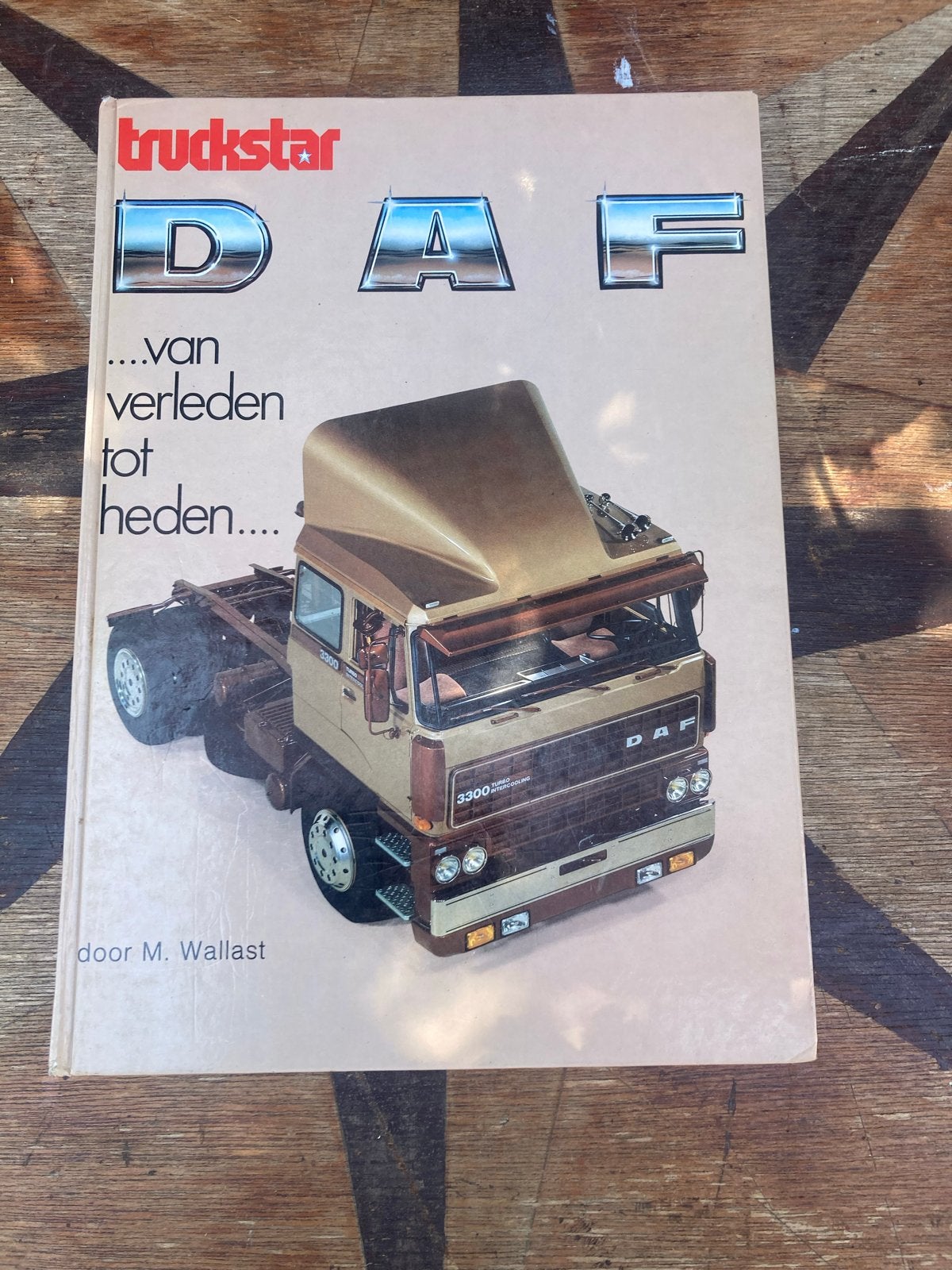 DAF: Van Verleden tot Heden - Boek over DAF Geschiedenis, Ophalen of Verzenden, Gelezen, Overige merken