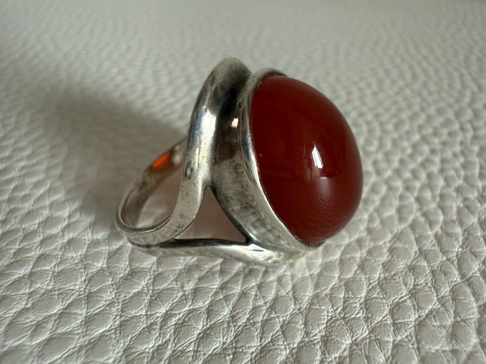 M086/Ziveren gesigneerde CARNEOOL ring 17, Gebruikt, Verzenden, X, Dame