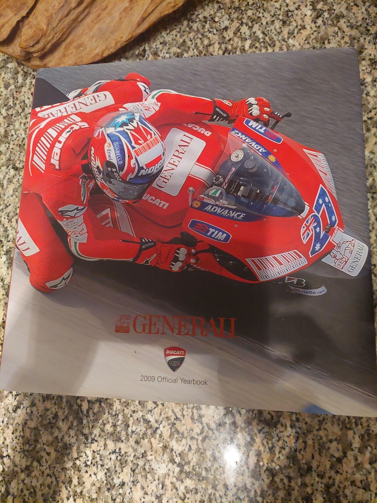 2009 DUCATI CORSE: GENERALI 2009 OFFICIAL YEARBOOK., Ophalen of Verzenden, Zo goed als nieuw, DUCATI, Merk of Model
