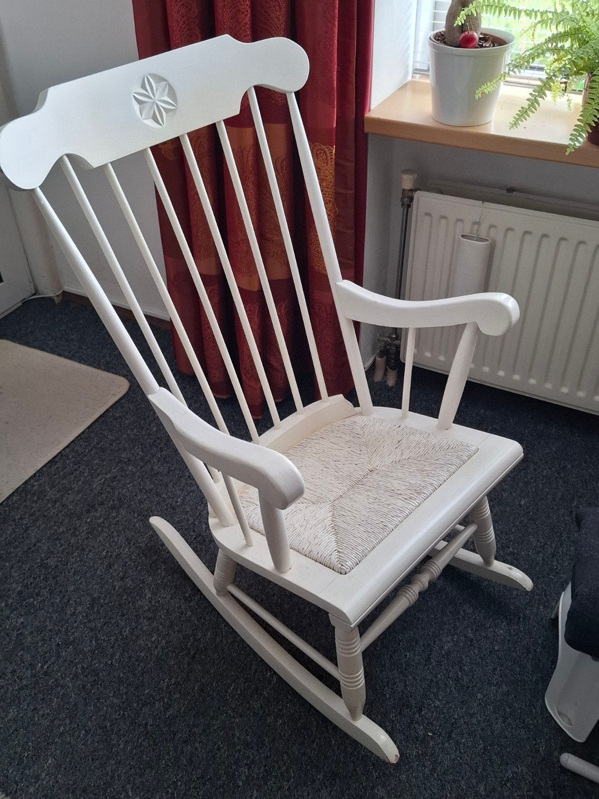 Witte schommelstoel met rieten zitting, Huis en Inrichting, Stoelen, Gebruikt, Wit, Landelijk, Eén