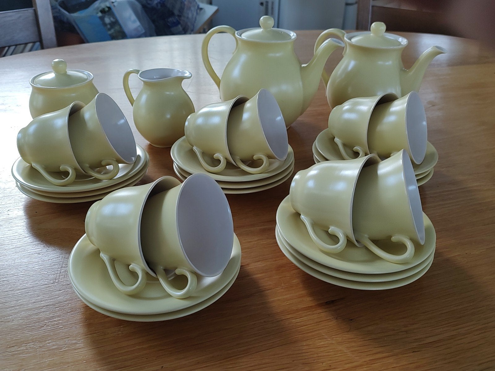 Driehoek Huizen ,compleet koffie en thee servies, Ophalen