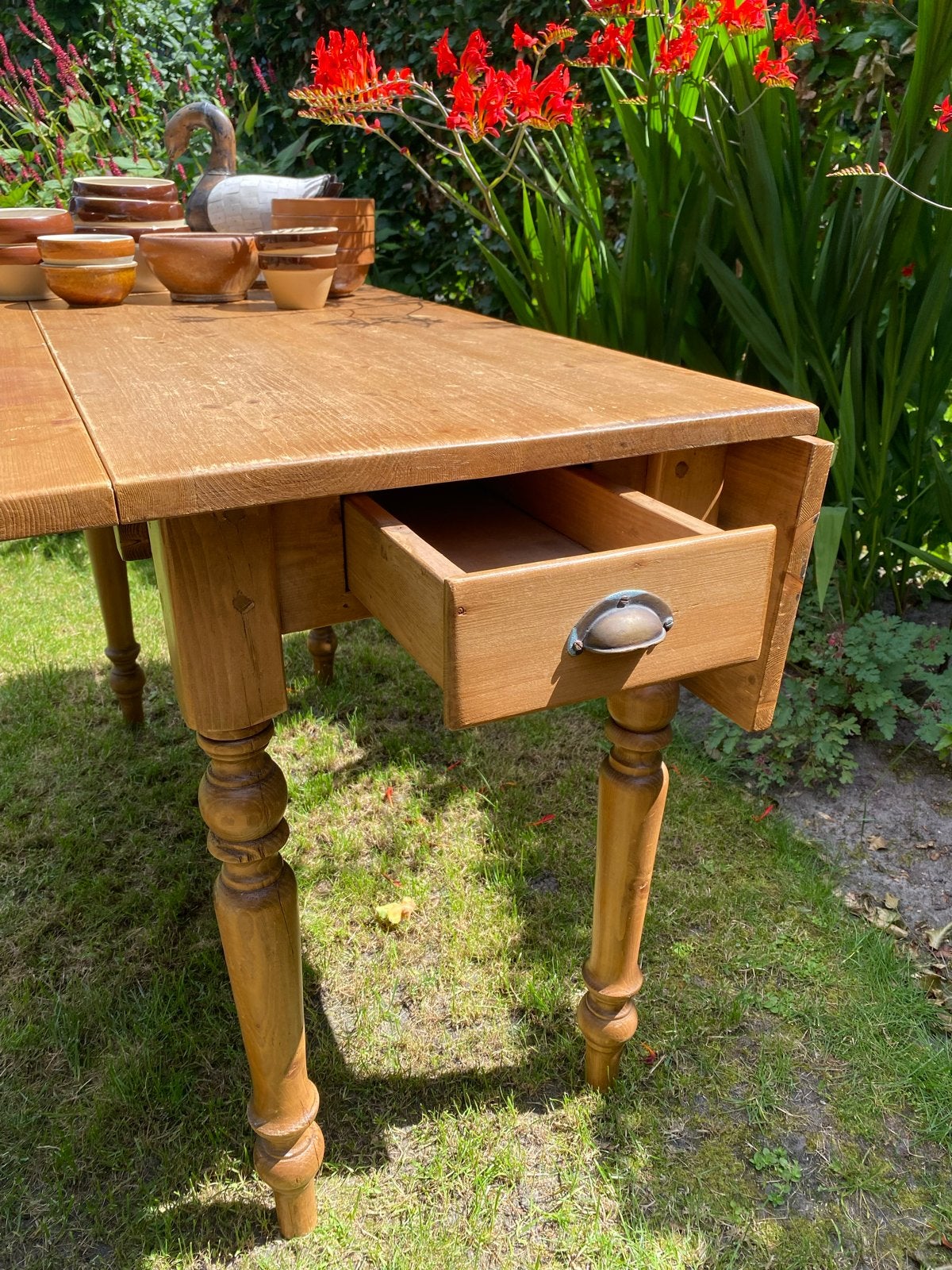 Brocante landelijke houten hangoortafel met lade, Ophalen