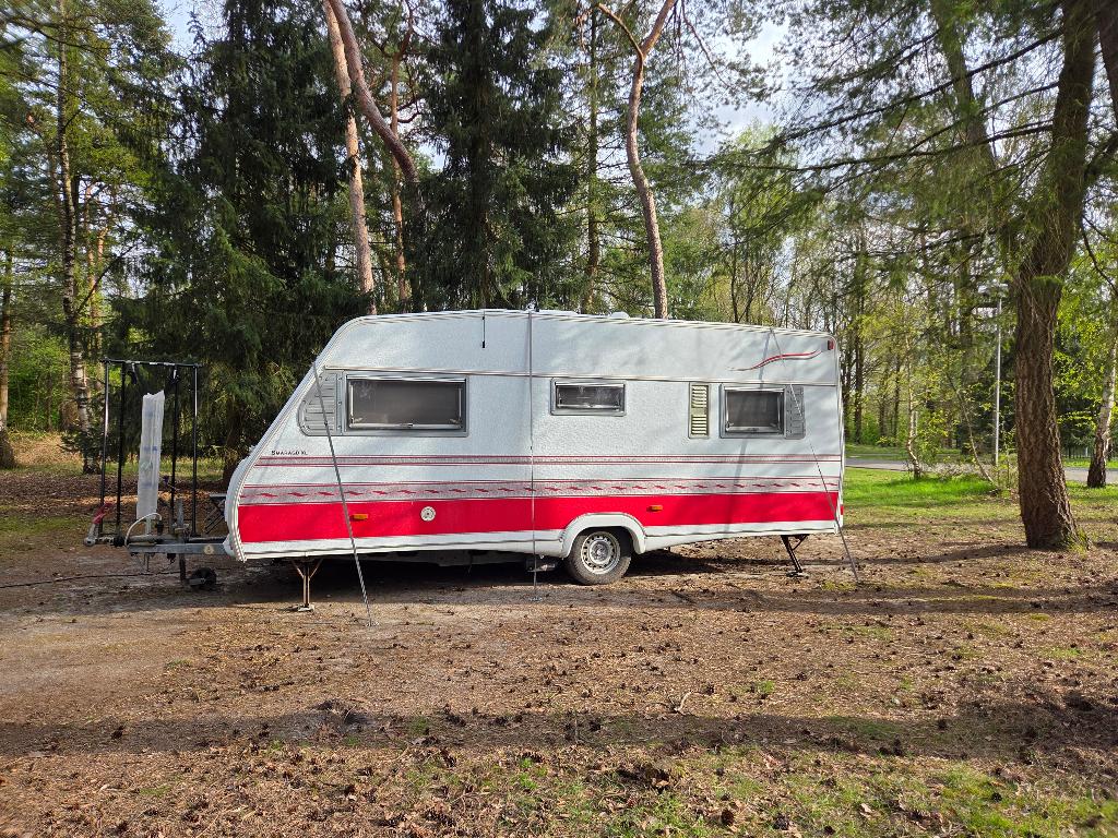 Kabe Smaragd XL | 4 slaappl. | Ruim & netjes!, Caravans en Kamperen, Rondzit, Kabe, Particulier, Vast bed