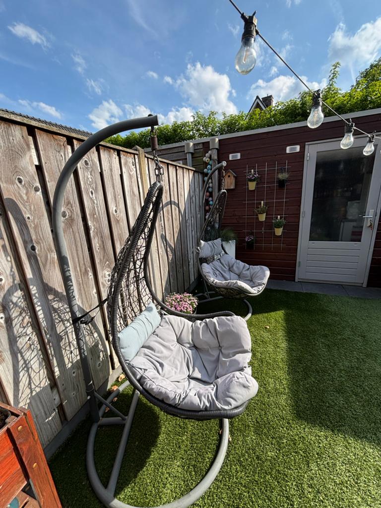 2 Comfortabele hangstoelen met kussens - Perfect voor buiten, Ophalen, Zo goed als nieuw, Wicker