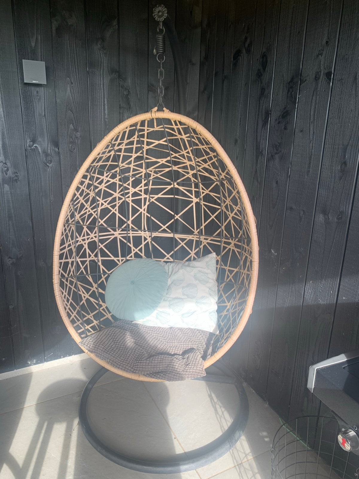 Comfortabele ei hangstoel van wicker met standaard, Ophalen, Gebruikt, Wicker